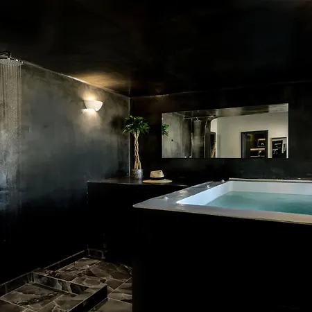 Grande With Jacuzzi Nea Premium Residences 이메로비글리